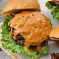 Burger bò sốt cay ngọt - Ảnh 1