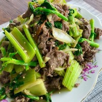 Bò xào cần tỏi - Ảnh 1