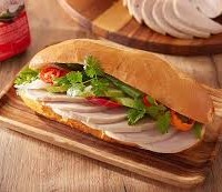 Bánh mì kẹp pate giò chả - Ảnh 1