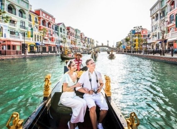 Đi Thuyền trên sông VENICE - Khách hàng cao từ 100cm đến dưới 140cm và Khách hàng trên 60 tuổi