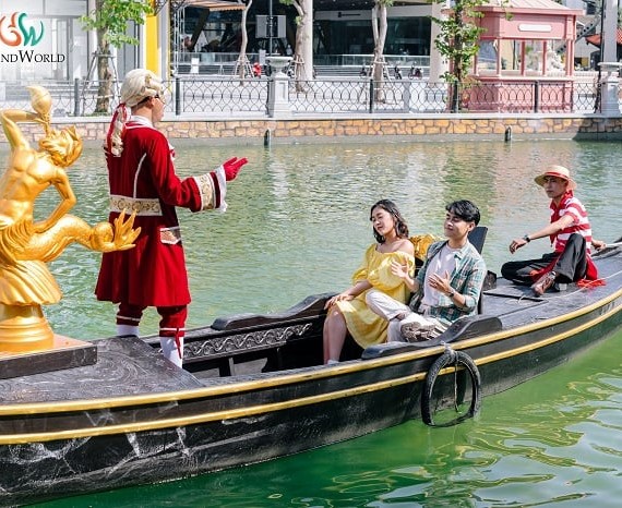 Đi Thuyền trên sông VENICE -  Khách hàng cao từ 140cm