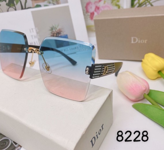 Kính ốc không viền Dior