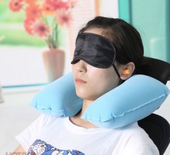 Gối hơi kèm bịt tai, che mắt