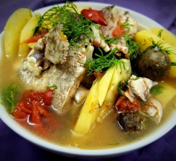 Canh cá nấu chua