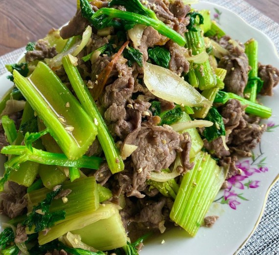 Bò xào cần tỏi