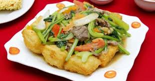 Phở chiên giòn sốt bò