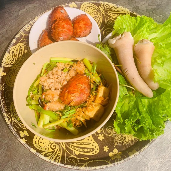 KUALA - BÚN HẢI SẢN & CÀ PHÊ