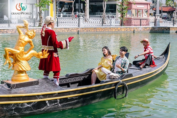 Đi Thuyền trên sông VENICE -  Khách hàng cao từ 140cm - Ảnh 1