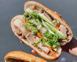 Bánh mì kẹp pate rau dưa - Ảnh 1